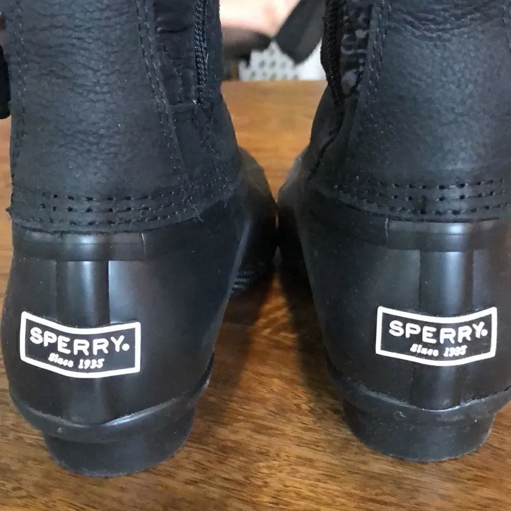 Sperry Saltwater Tall Buckle Nylon Quilt black size 5